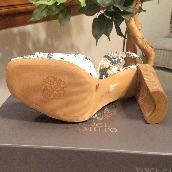 Shoes - Picture 4 of 4